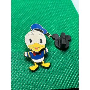 Donald Duck Bobblehead Cuties 2005 Disney Trading Pin‎ Springy See photos.